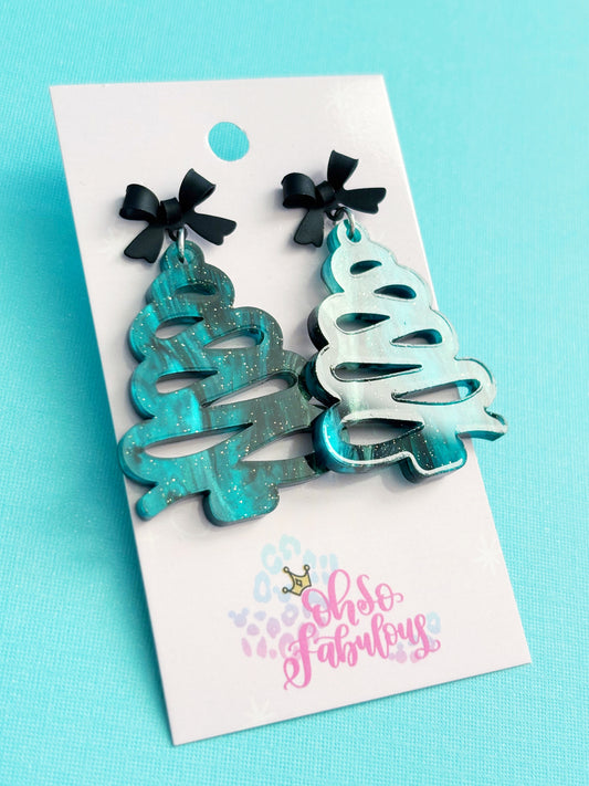 Emerald Green Doodle Tree /// Christmas Dangle Earrings